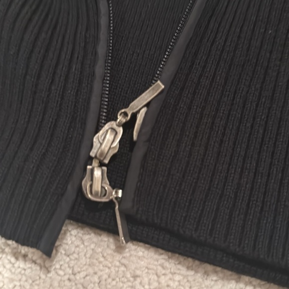 Elite Tahari two piece sweater - Picture 4 of 5